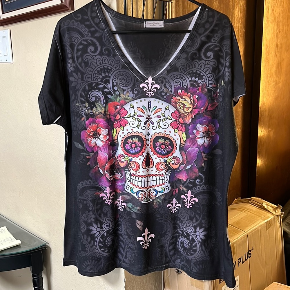 Women’s XXL Shirt with sugar skull design on both front and back.